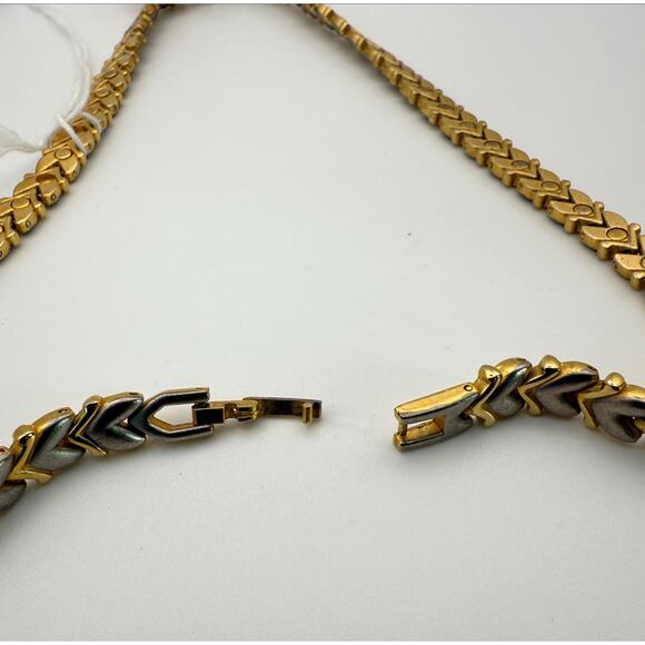 Vintage 1980s Two-Tone Chevron Link Collar Necklace - Picture 5 of 6